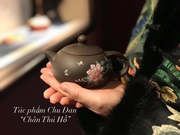 ẤM TỬ SA" CHÂN THÚ HỒ"